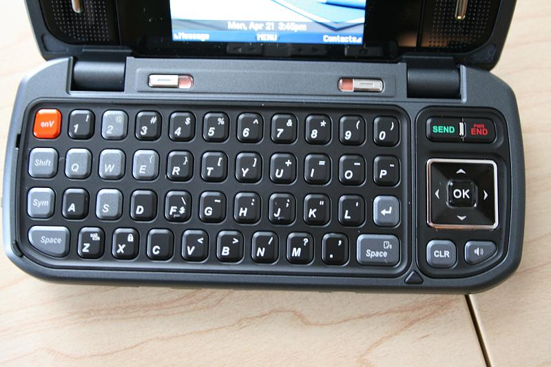 Illustration for article titled Lightning Review: LG enV2 from Verizon